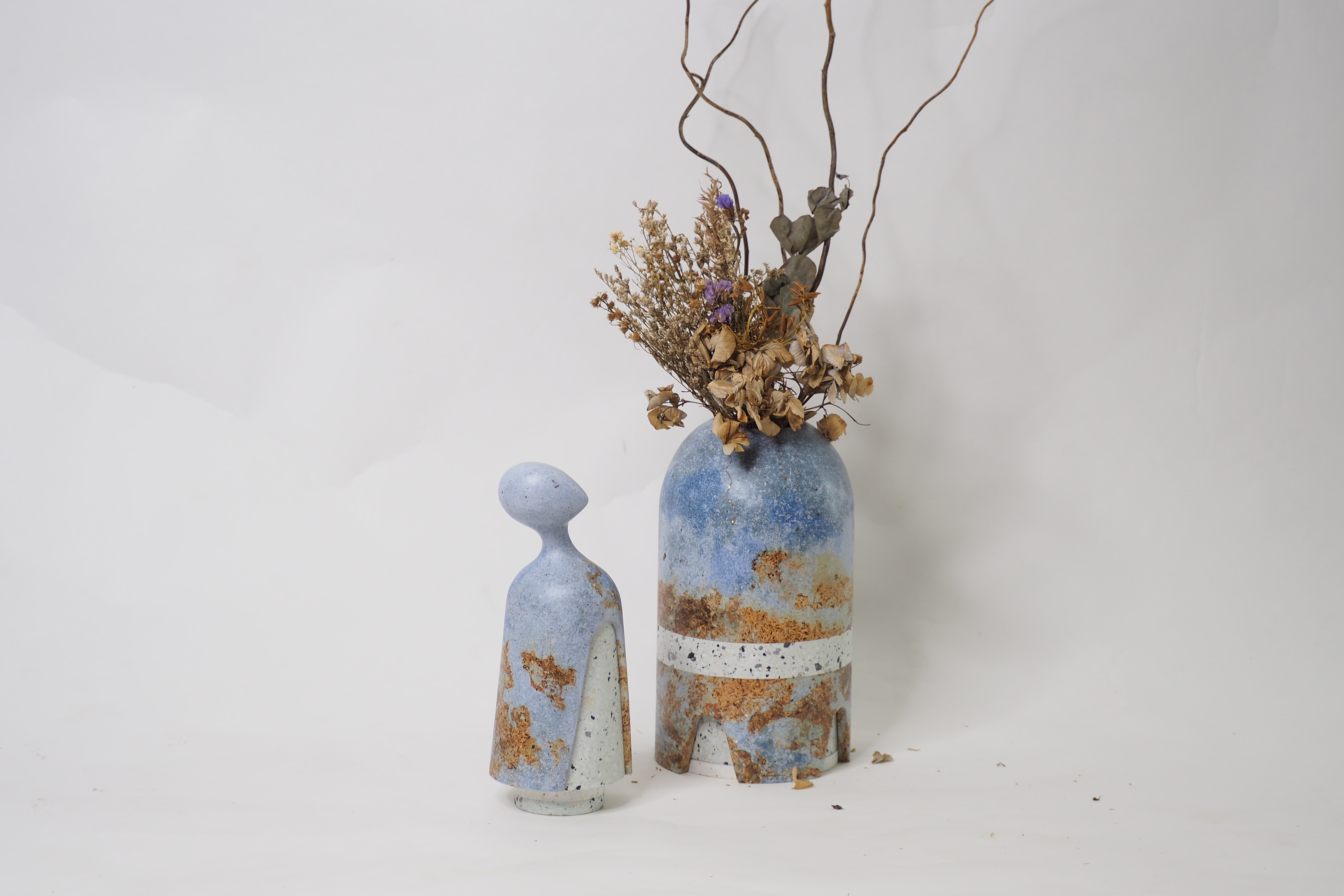 MS. DUAL NO.1  :  PAPER SCULPTURE  -  Our designs give new life to recycled paper and other natural materials,  Handmade sculptures , Which is created piece by piece.
