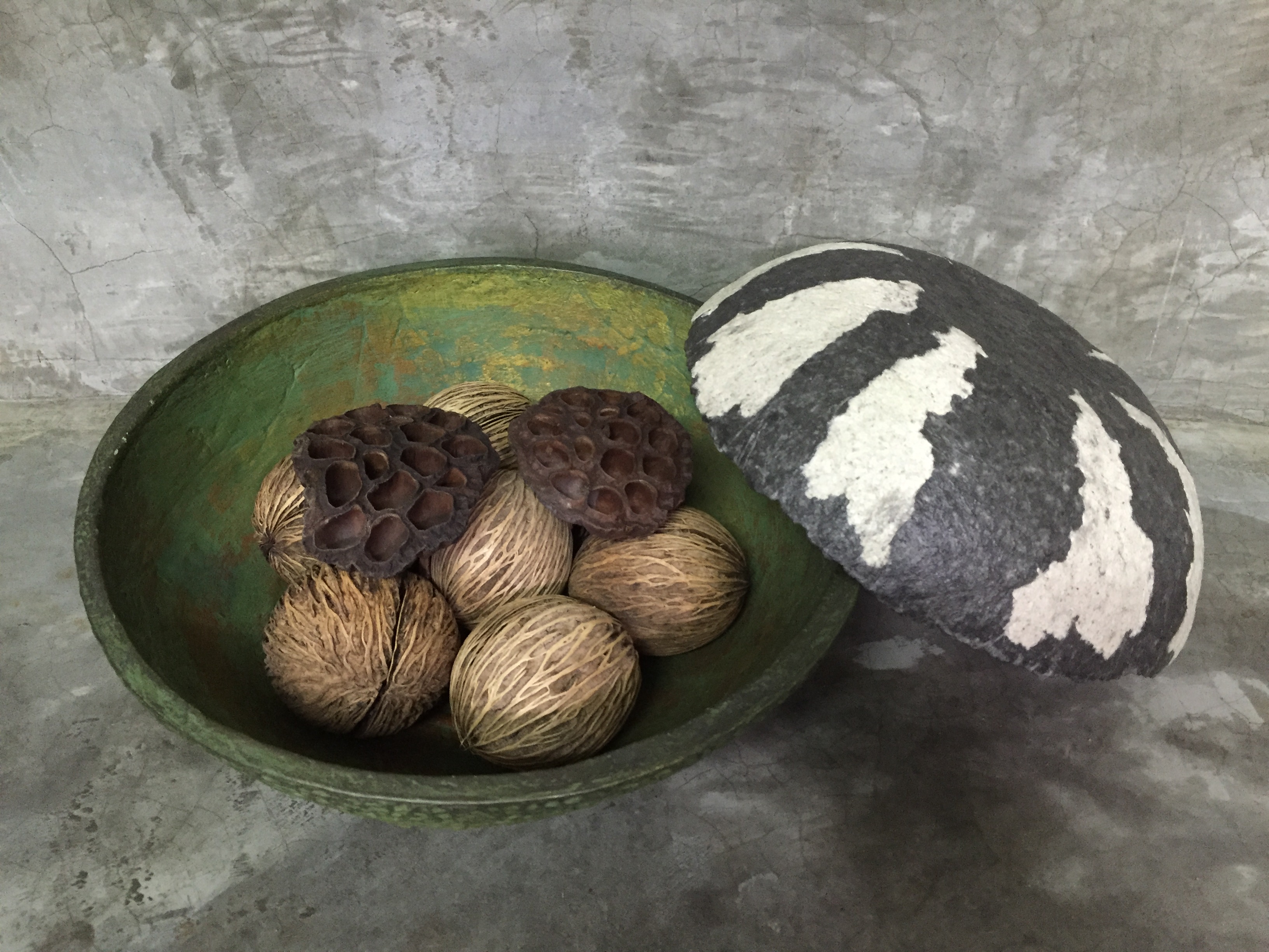 103PAPER NO.16   :  PAPER TRAY  -  Our designs give new life to recycled paper and other natural materials,  Handmade sculptures , Which is created piece by piece.