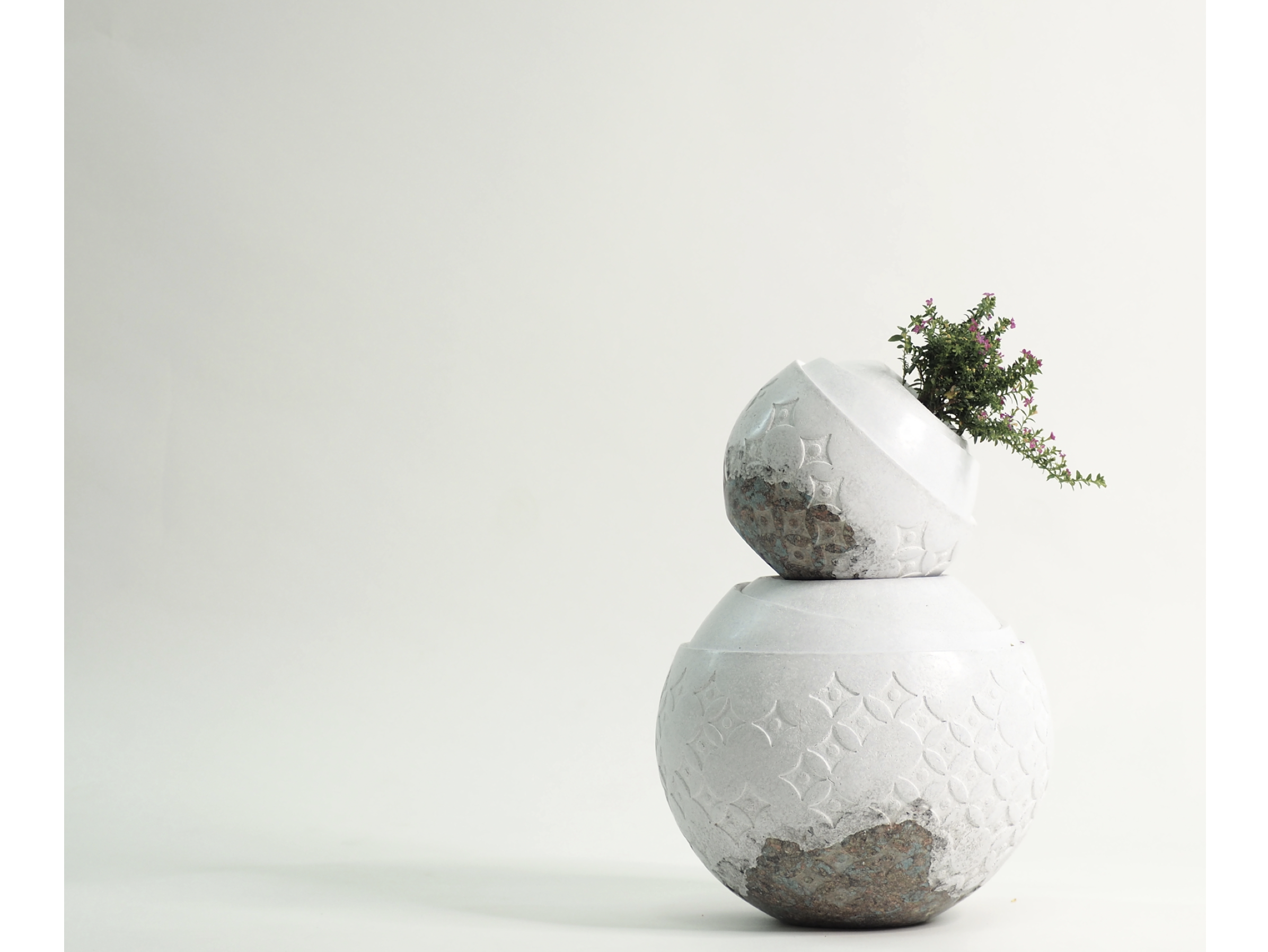 RIPPLE  :  PAPER VASE  -  Our designs give new life to recycled paper and other natural materials,  Handmade sculptures , Which is created piece by piece.