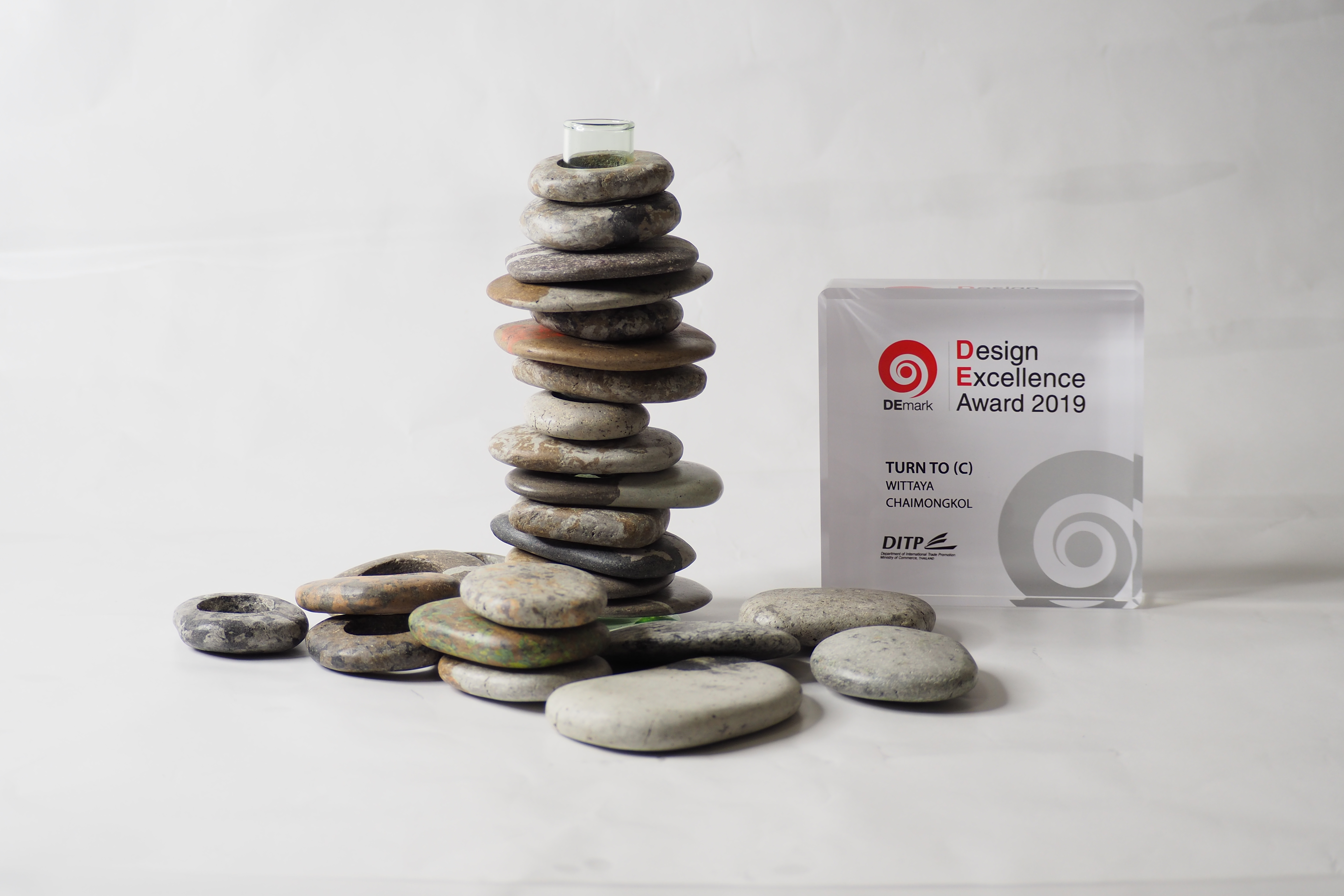 103PAPER NO.46 (Paper Rock / Paper Rock Magnet / Paper Rock Vase)   :   Our designs give new life to recycled paper and other natural materials,  Handmade sculptures , Which is created piece by piece.