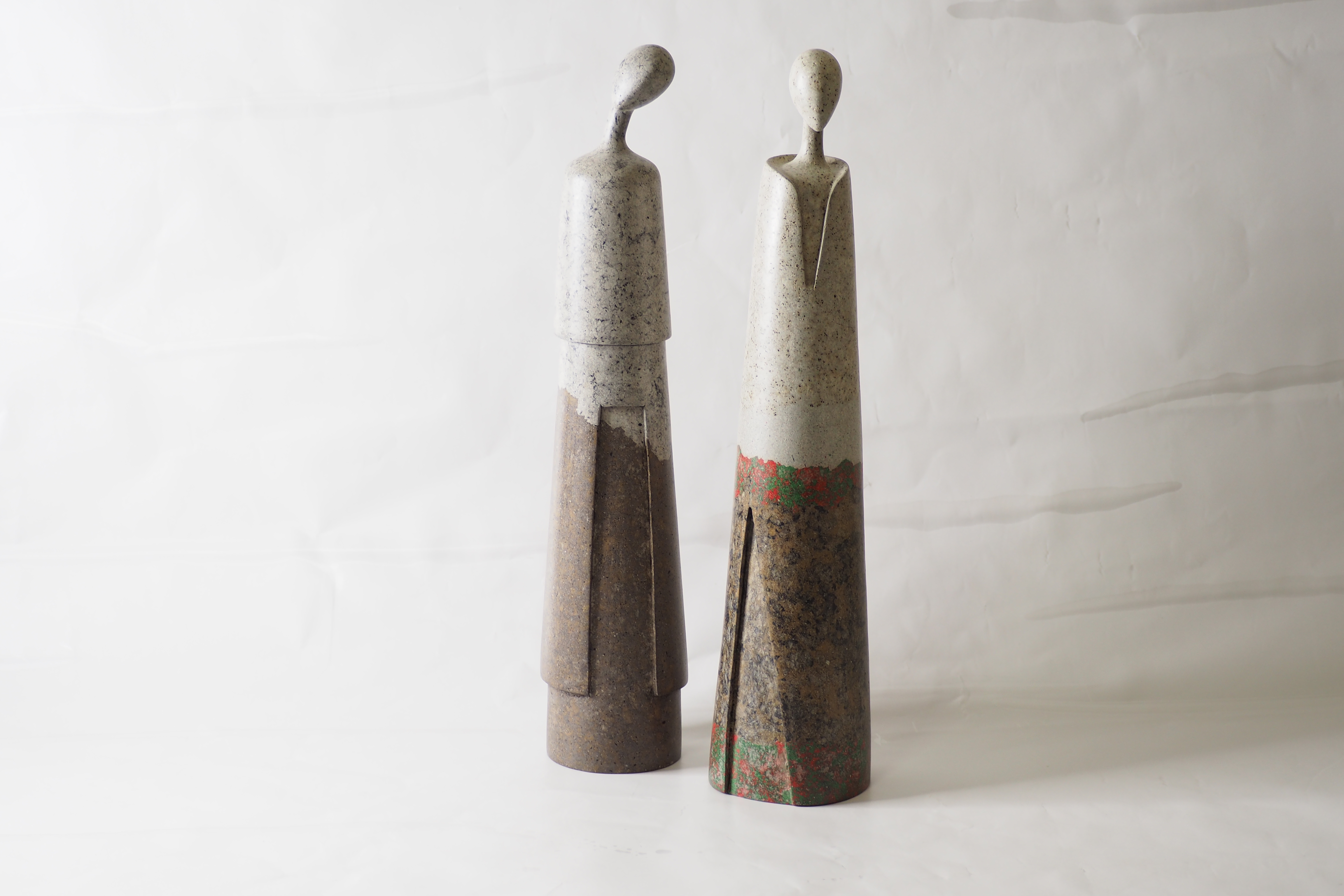 103PAPER NO.42  :  PAPER SCULPTURE  -  Our designs give new life to recycled paper and other natural materials,  Handmade sculptures , Which is created piece by piece.