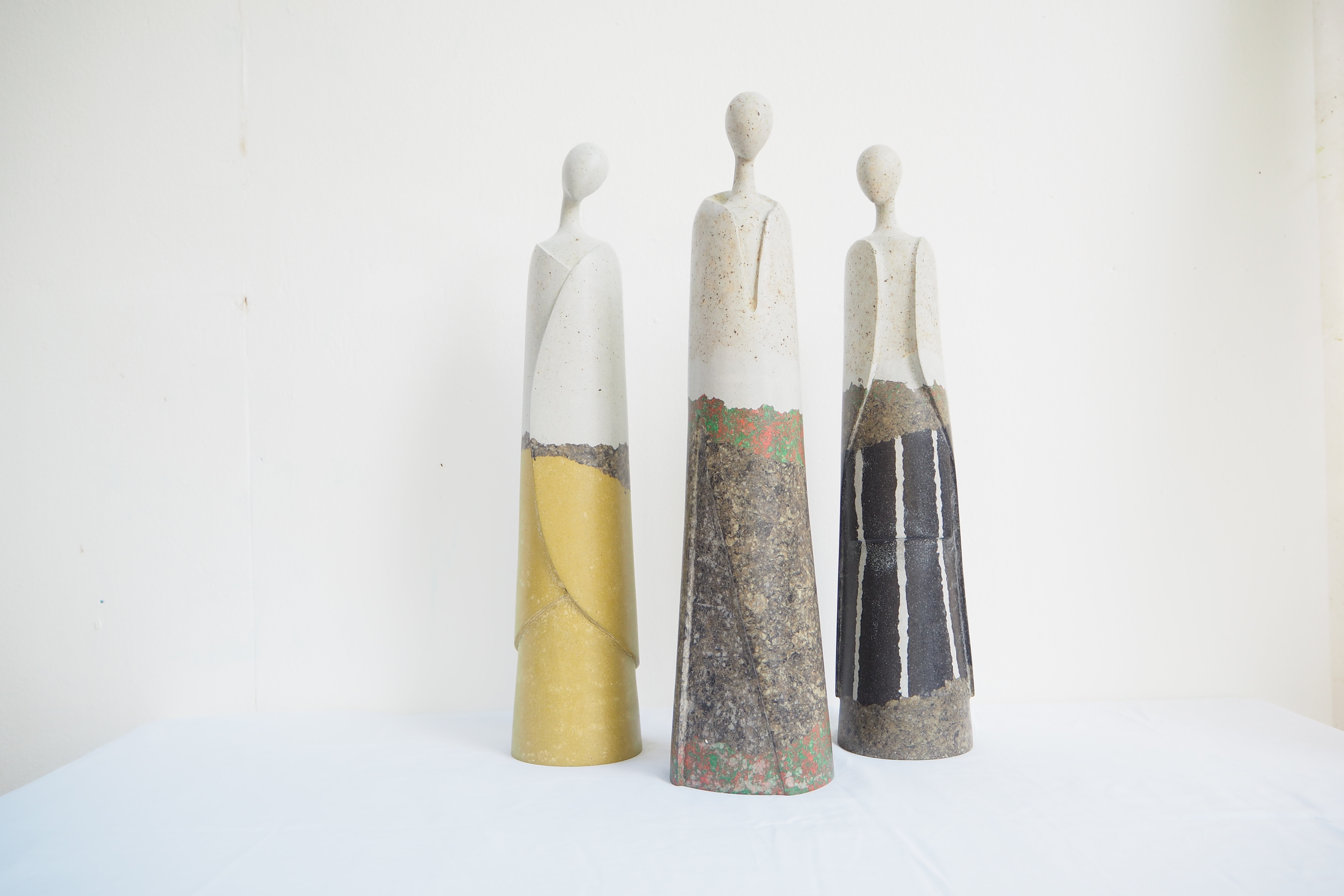103PAPER NO.42  :  PAPER SCULPTURE  -  Our designs give new life to recycled paper and other natural materials,  Handmade sculptures , Which is created piece by piece.