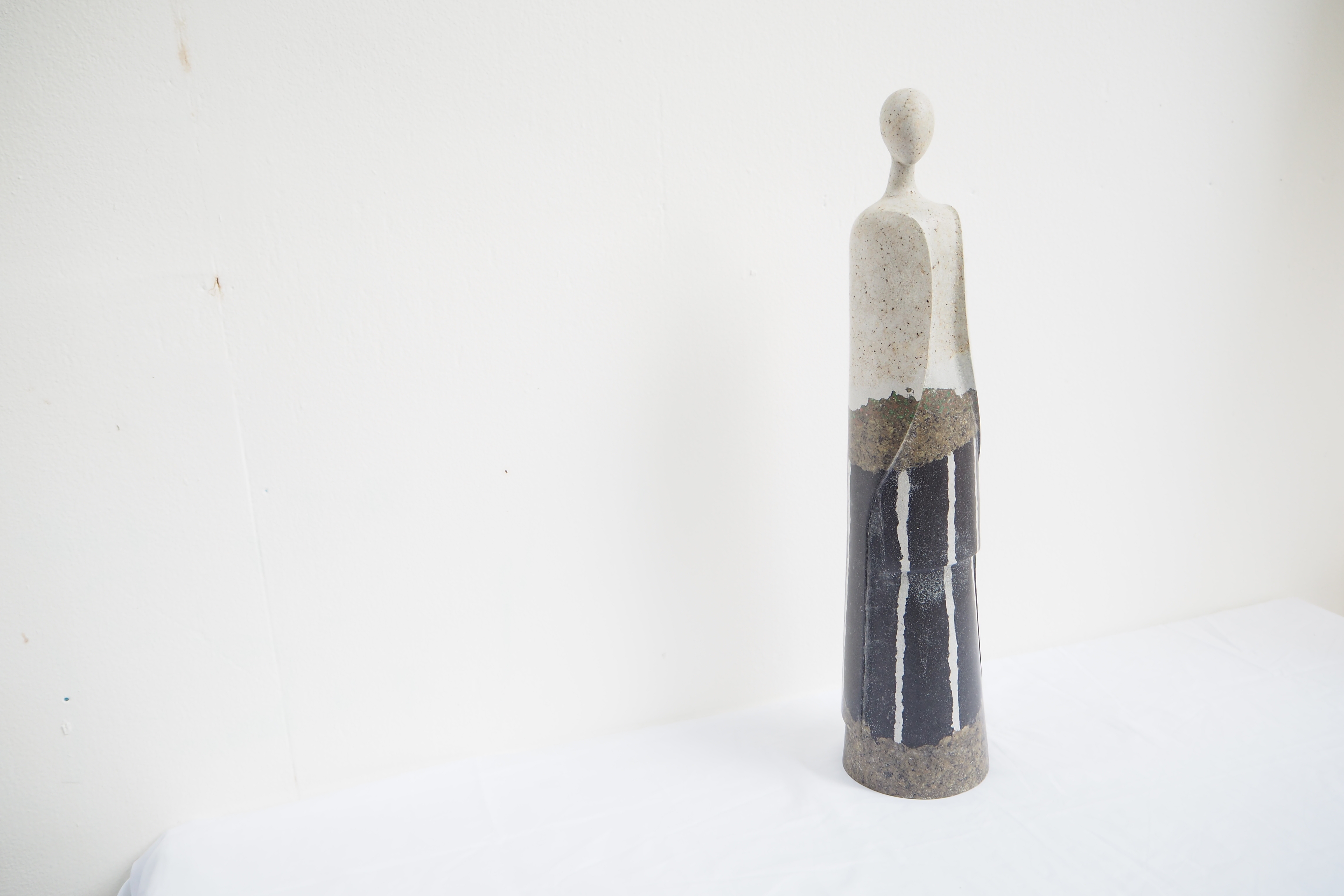 103PAPER NO.42  :  PAPER SCULPTURE  -  Our designs give new life to recycled paper and other natural materials,  Handmade sculptures , Which is created piece by piece.