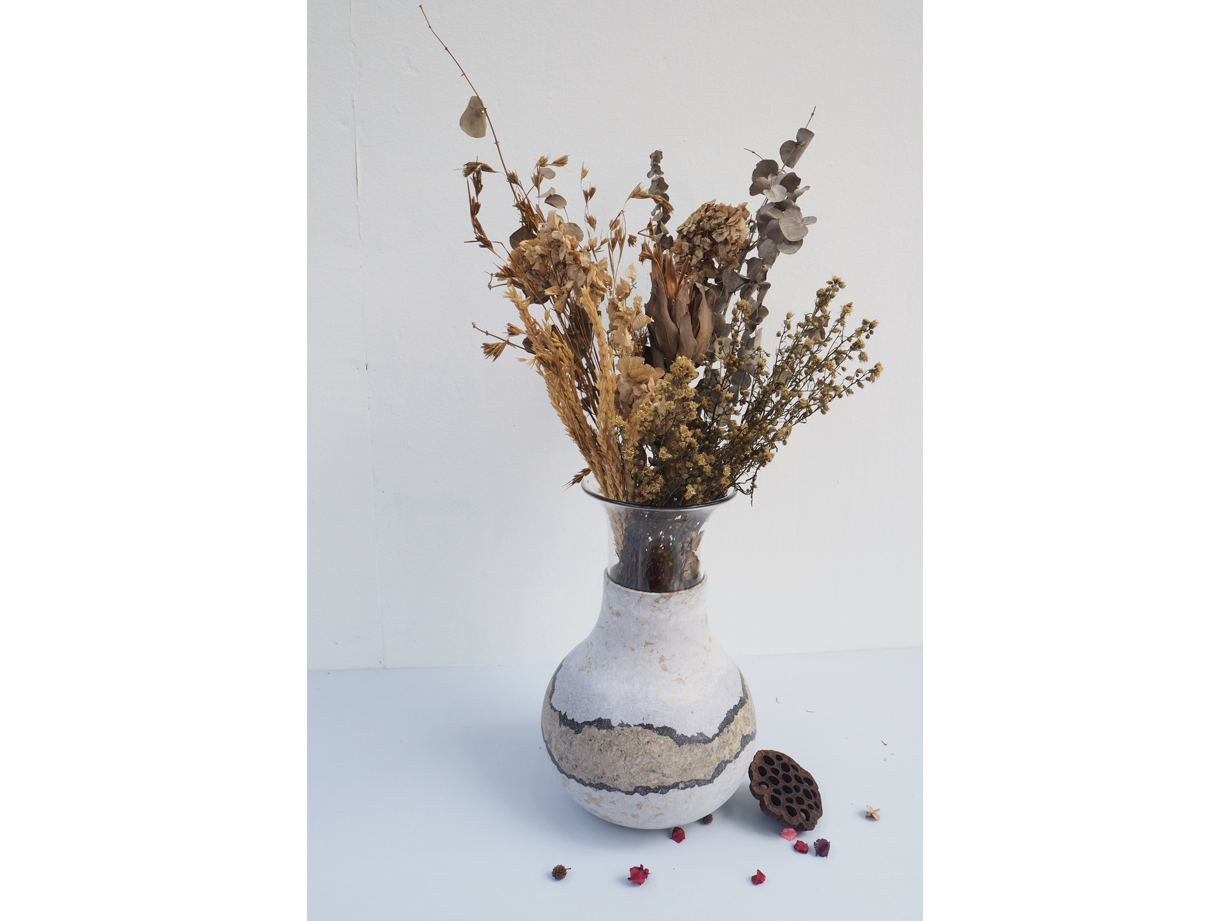 103PAPER NO.33 : PAPER VASE - Our designs give new life to recycled paper and other natural materials, Handmade sculptures , Which is created piece by piece. 103PAPER NO.33 : PAPER VASE - Our designs give new life to recycled paper and other natural materials, Handmade sculptures , Which is created piece by piece.