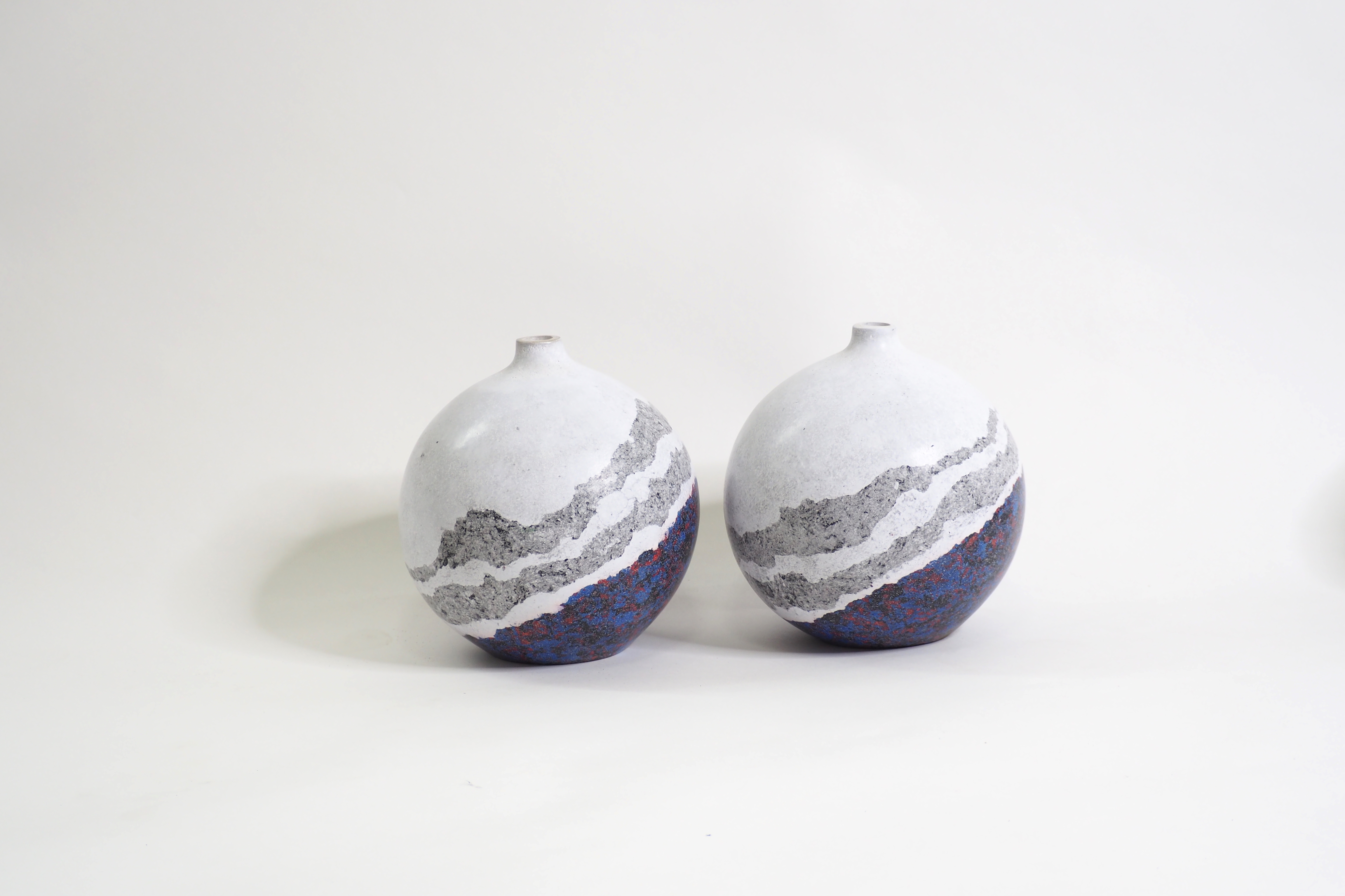 103PAPER NO.36  :  PAPER VASE  -  Our designs give new life to recycled paper and other natural materials,  Handmade sculptures , Which is created piece by piece.