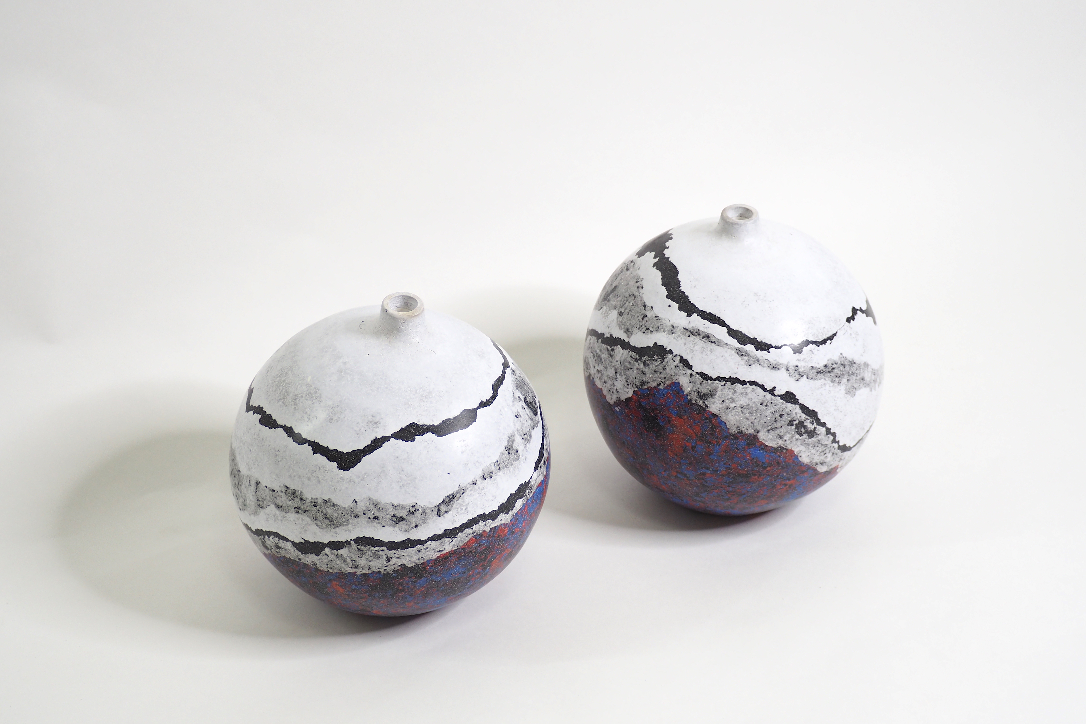 103PAPER NO.36  :  PAPER VASE  -  Our designs give new life to recycled paper and other natural materials,  Handmade sculptures , Which is created piece by piece.