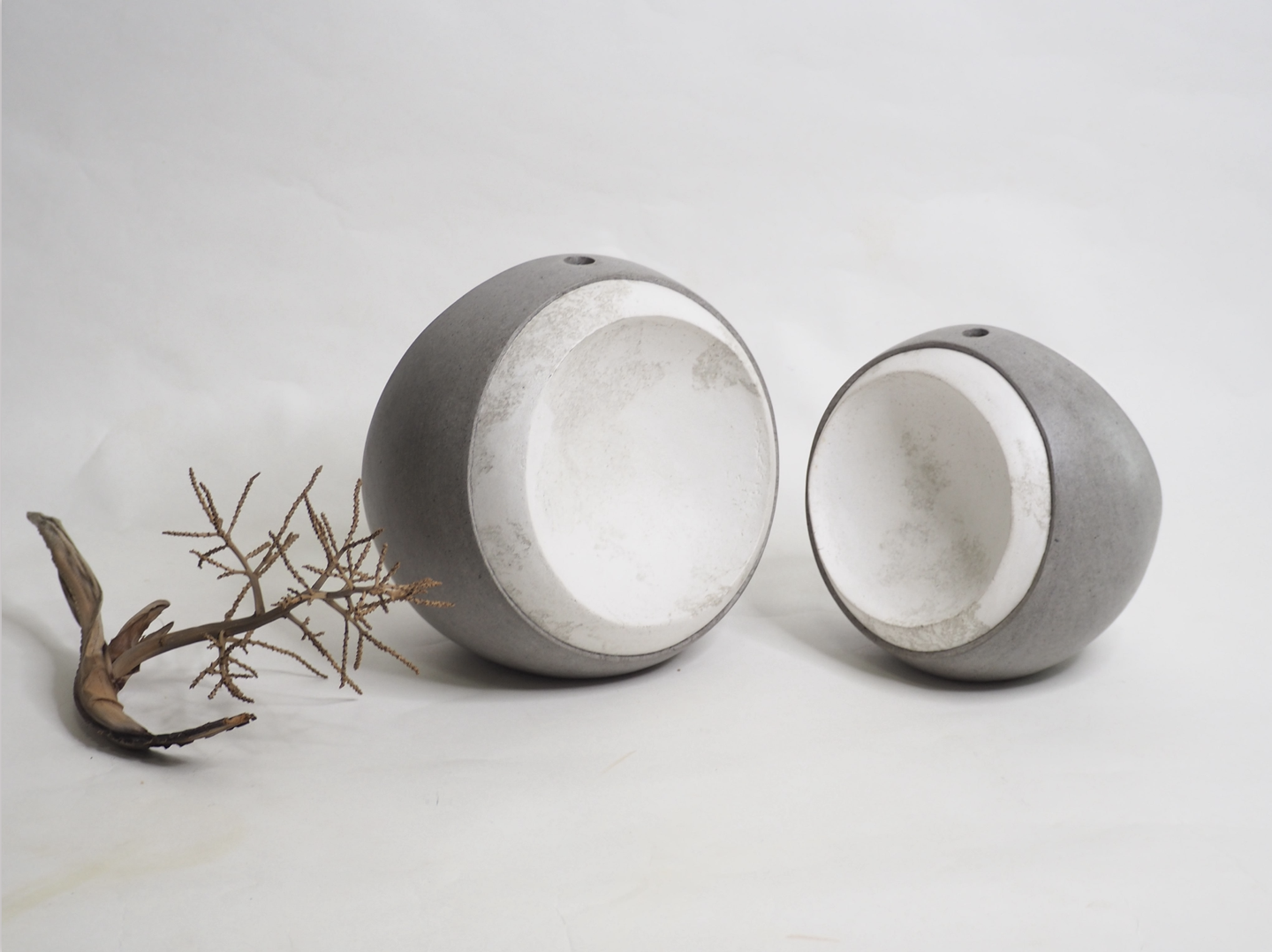 103PAPER NO.37 : PAPER VASE - Our designs give new life to recycled paper and other natural materials, Handmade sculptures , Which is created piece by piece. 103PAPER NO.37 : PAPER VASE - Our designs give new life to recycled paper and other natural materials, Handmade sculptures , Which is created piece by piece.