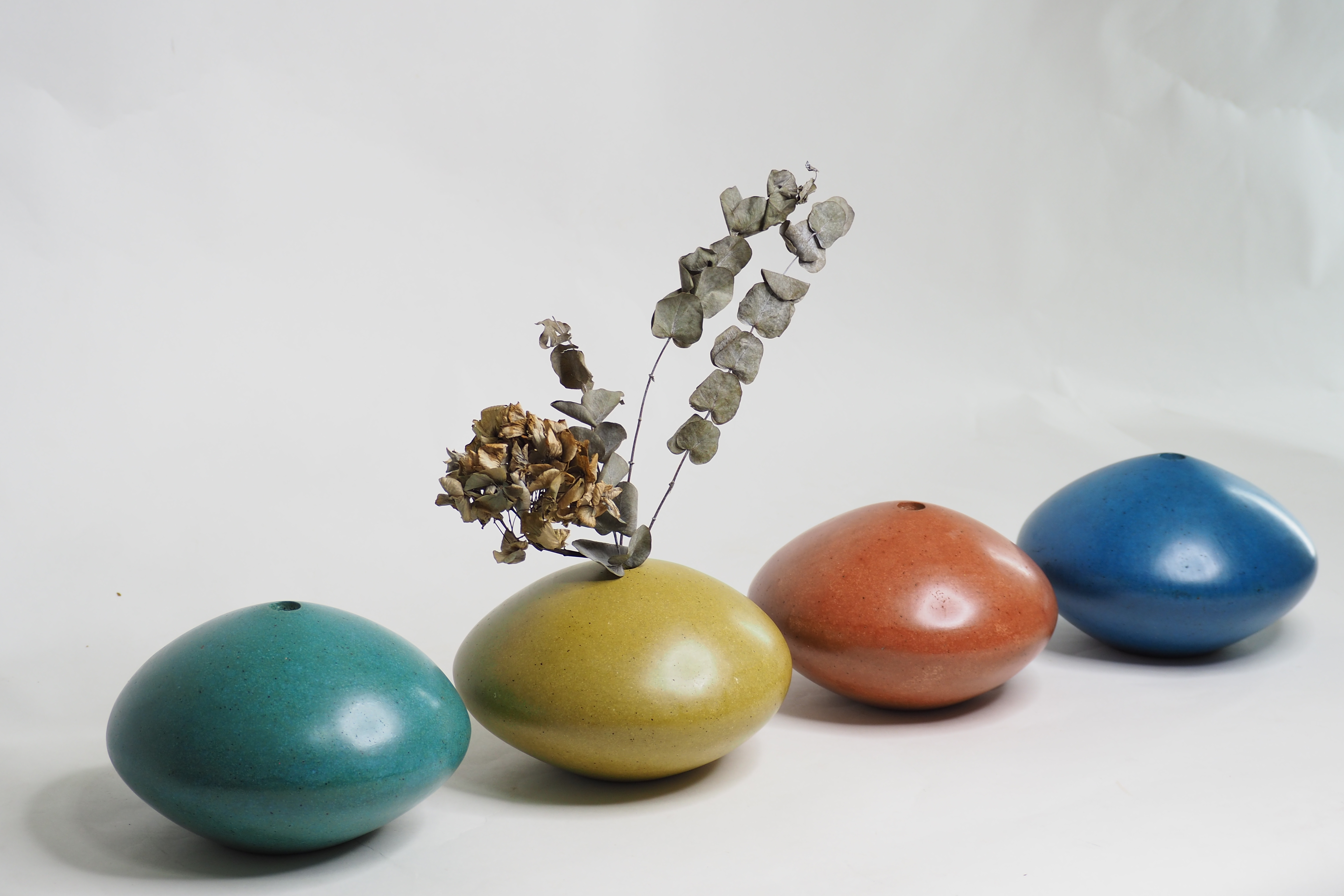 RAINBOW  :  PAPER VASE  -  Our designs give new life to recycled paper and other natural materials,  Handmade sculptures , Which is created piece by piece.
