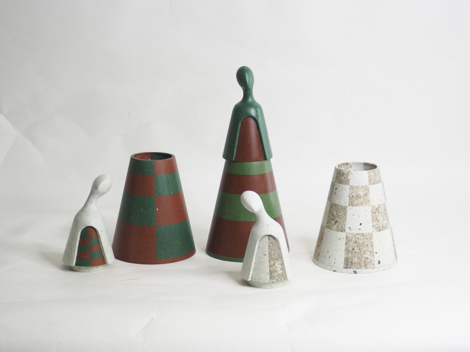 MS. DUAL NO.2  :  PAPER SCULPTURE AND PAPER VASE ( 2 FUNCTIONS )  -  Our designs give new life to recycled paper and other natural materials,  Handmade sculptures , Which is created piece by piece.