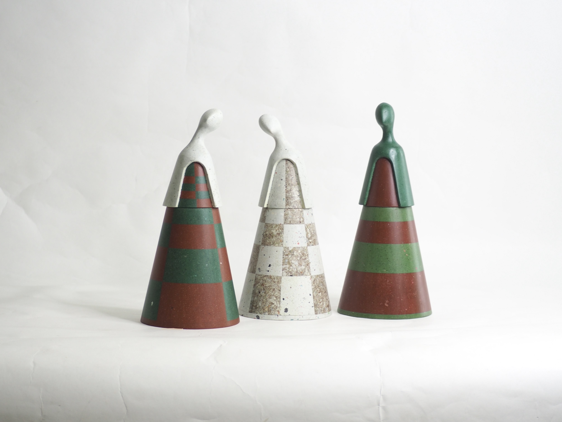 MS. DUAL NO.2  :  PAPER SCULPTURE AND PAPER VASE ( 2 FUNCTIONS )  -  Our designs give new life to recycled paper and other natural materials,  Handmade sculptures , Which is created piece by piece.