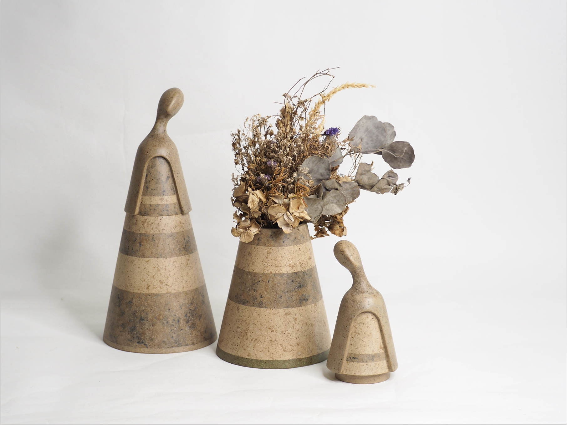 MS. DUAL NO.2  :  PAPER SCULPTURE AND PAPER VASE ( 2 FUNCTIONS )  -  Our designs give new life to recycled paper and other natural materials,  Handmade sculptures , Which is created piece by piece.