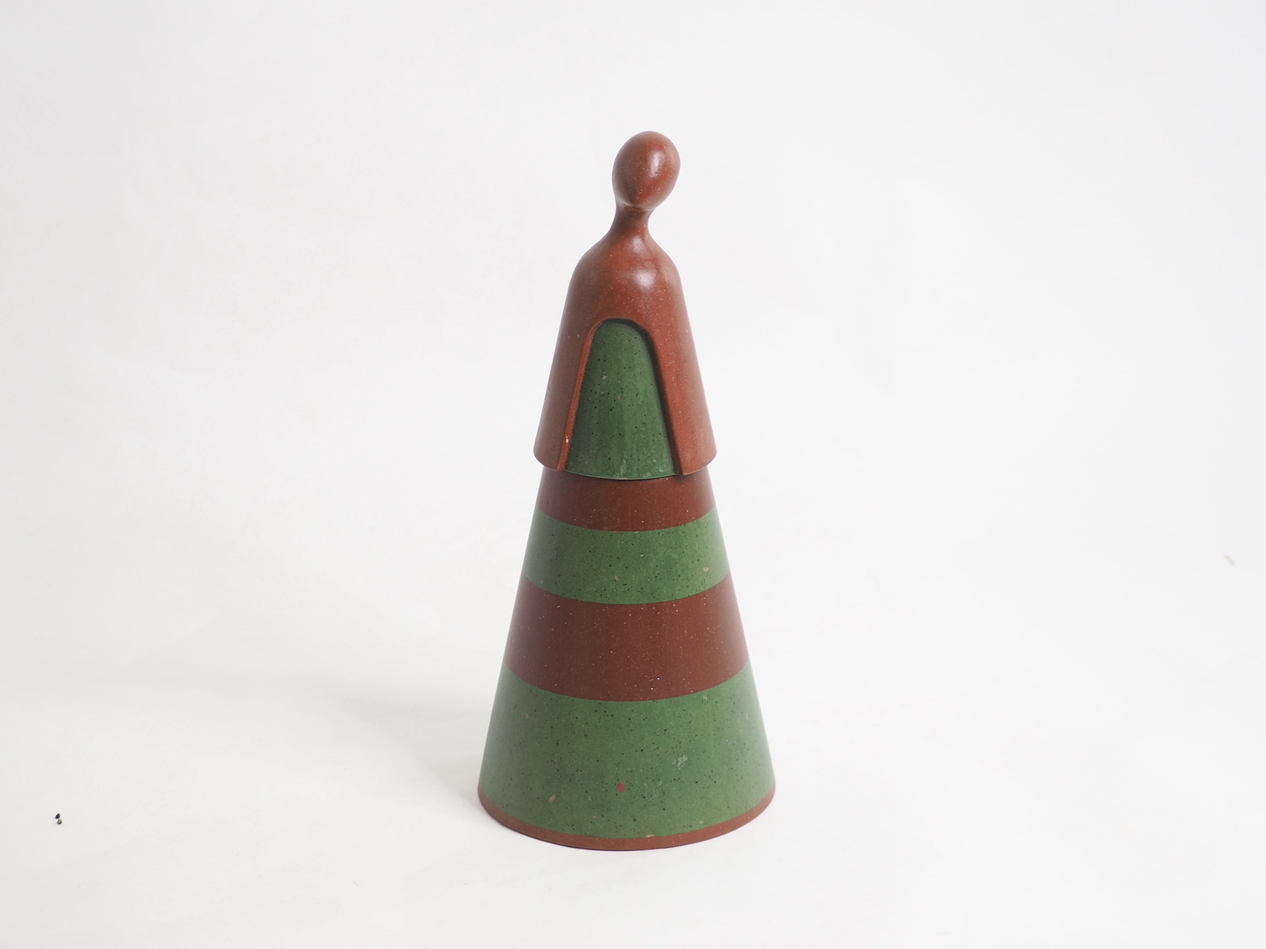 MS. DUAL NO.2  :  PAPER SCULPTURE AND PAPER VASE ( 2 FUNCTIONS )  -  Our designs give new life to recycled paper and other natural materials,  Handmade sculptures , Which is created piece by piece.