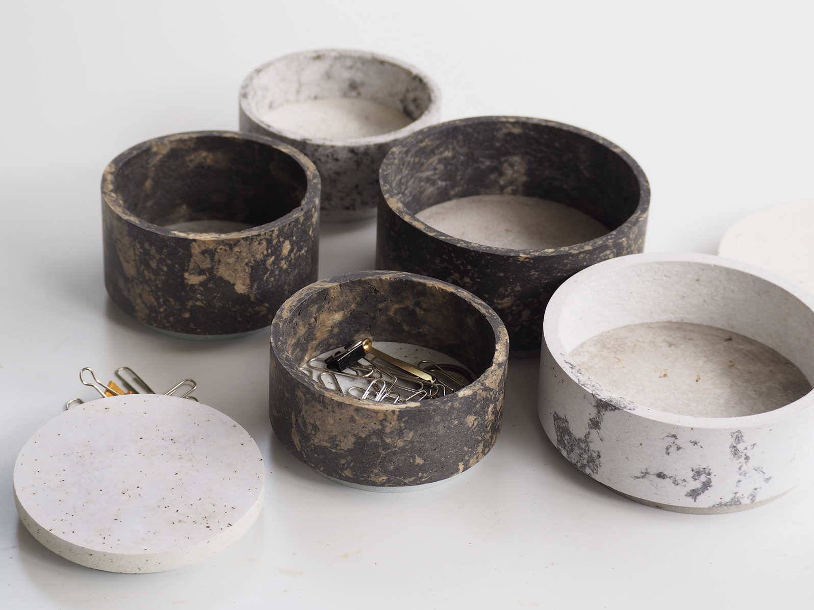 KA-POOK OR PINTO : PAPER ACCESSORIES OTHER - Our designs give new life to recycled paper and other natural materials, Handmade sculptures , Which is created piece by piece. KA-POOK OR PINTO : PAPER ACCESSORIES OTHER - Our designs give new life to recycled paper and other natural materials, Handmade sculptures , Which is created piece by piece.