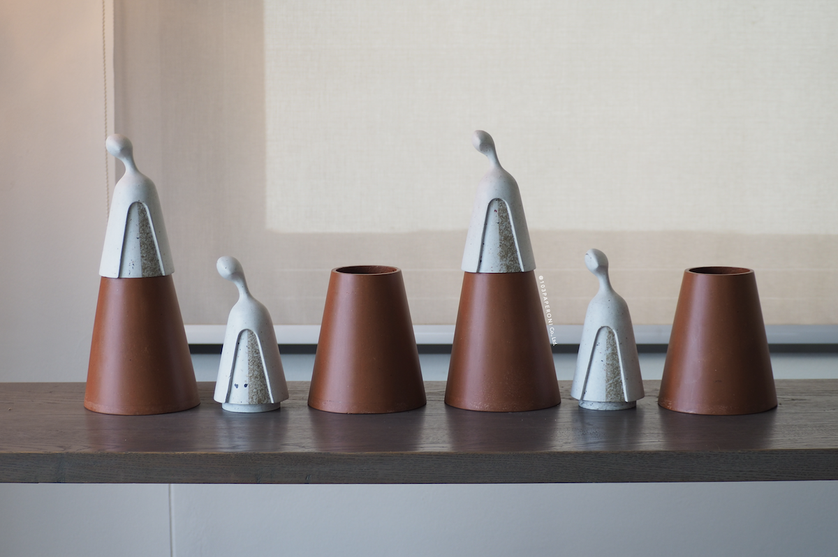 MS. DUAL NO.2  :  PAPER SCULPTURE AND PAPER VASE ( 2 FUNCTIONS )  -  Our designs give new life to recycled paper and other natural materials,  Handmade sculptures , Which is created piece by piece.